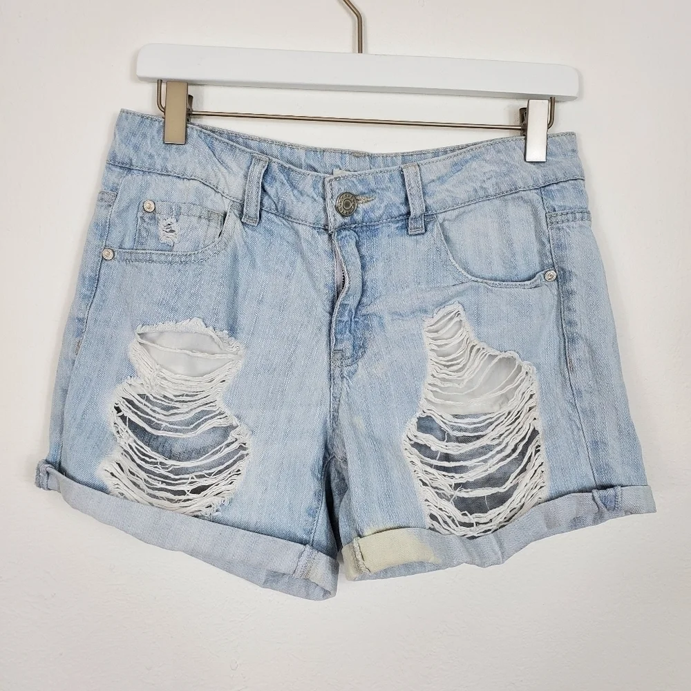 REFUGE DISTRESSED BLEACHED DENIM SHORTS